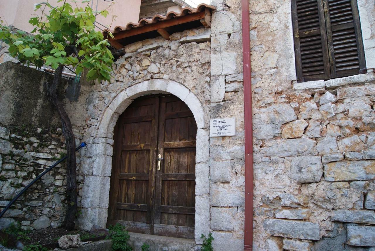 Vila Milo Apartment Vuno Bagian luar foto